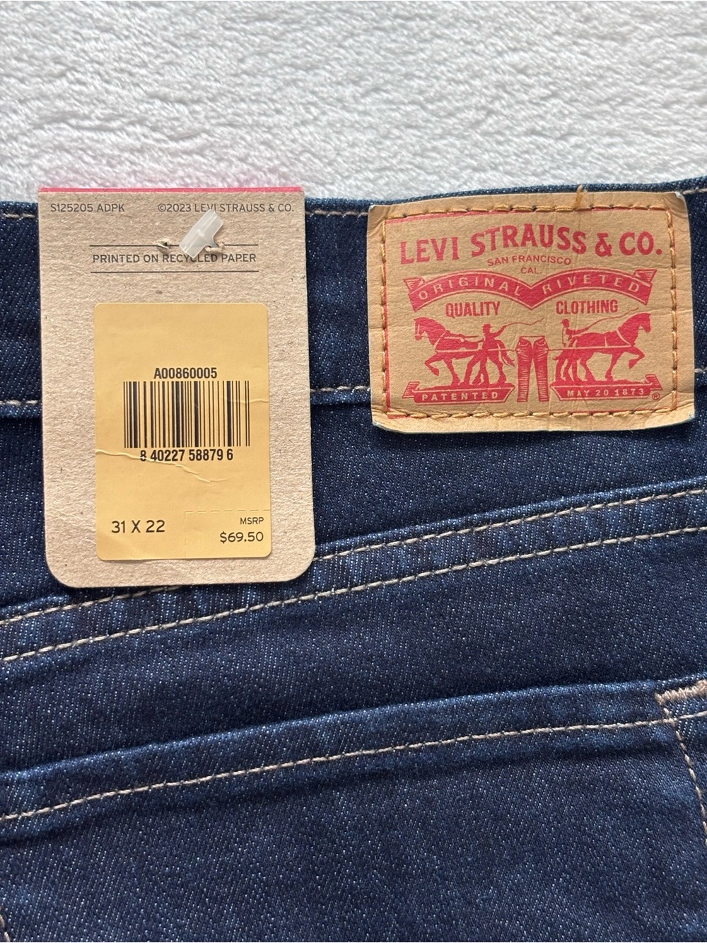 Levi's 311 Shaping Skinny Dark Wash Capri Jeans--NWT--31 - Picture 10 of 16